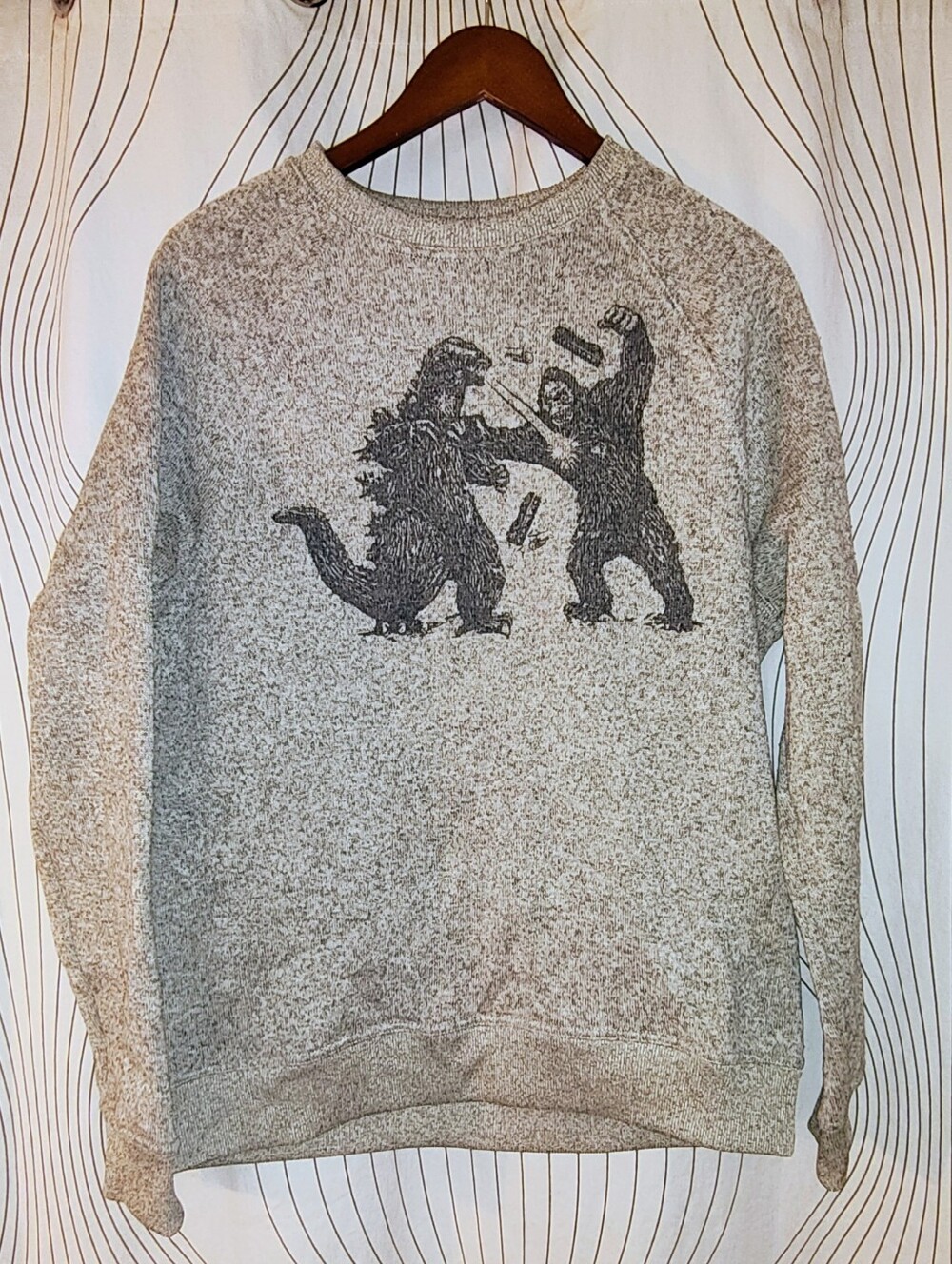 Men's Lucky Brand Gray Graphic Crewneck Sweatshirt -Godzilla vs Kong
